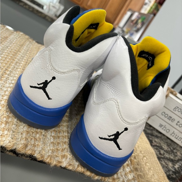 Jordan 5 Laney - Picture 4 of 7
